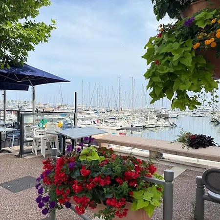 In Near Cannes And Antibes Appartement Golfe-Juan